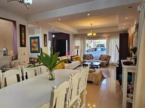 Casa 6 ambientes con 3 baños