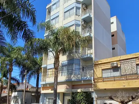 Mariano Moreno 2600, Piso 1