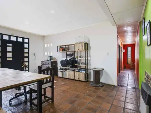 Casa en Venta con 3 cocheras