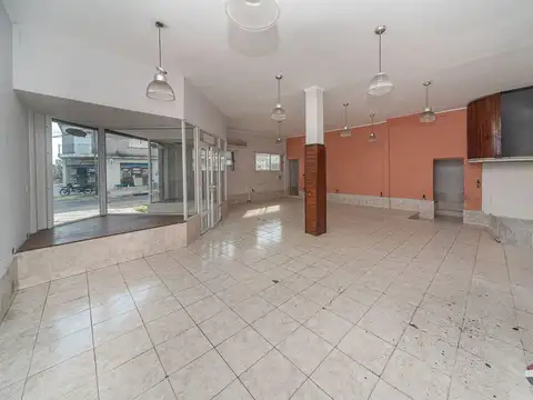 Alquiler Local comercial en esquina en  J L suarez