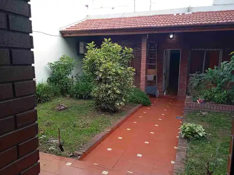 VENTA CASA 3 AMB CON QUINCHO Y GARAGE - V. ALSINA