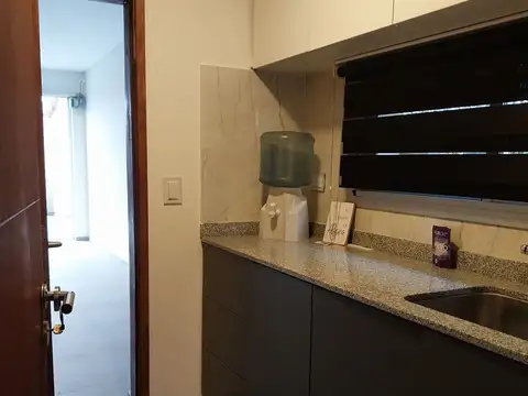 Casa 8 ambientes con 4 baños