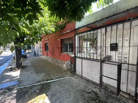 Fray Mamerto Esquiu 2400, Piso 0