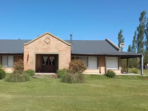 Venta Casa Los Reartes - 5 ambientes - uso residencial o comercial