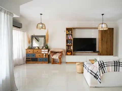 Casa 4 ambientes con 3 baños