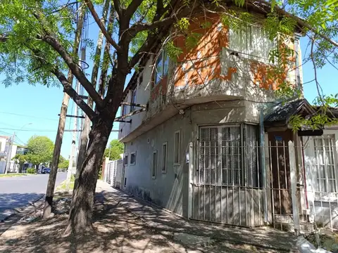 Depto Tipo Casa 3 ambientes con 2 baños