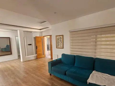 VENTA CASA MULTIFAMILIAR CON JARDIN/PILETA EN VILLA ADELINA