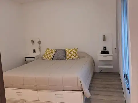 VENTA CASA MULTIFAMILIAR CON JARDIN/PILETA EN VILLA ADELINA