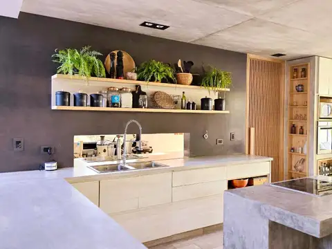 Casa en Alquiler en Neuquen, USD 6.000