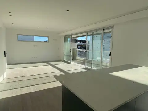 PISO DE CATEGORIA EN VENTA 2 DORMITORIOS Y COCHERA