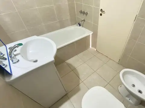 ALQUILER Departamento Monoambiente, contrafrente, electrico