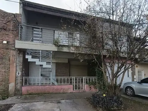 CASA EN VENTA PB PATIO Y COCHERA B° LAS DELICIAS
