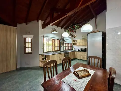 Casa en Venta con 2 cocheras