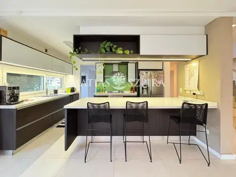 Casa 5 ambientes con 3 baños