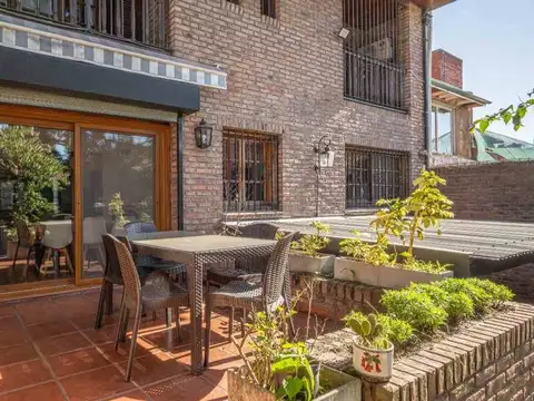 Casa en Venta con 2 cocheras