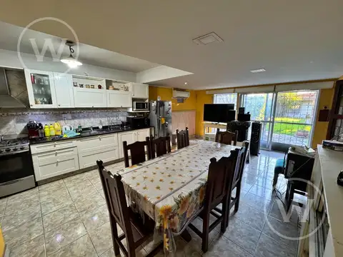 Casa en Venta con 4 cocheras