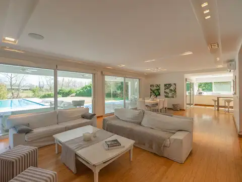Casa 6 ambientes con 6 baños