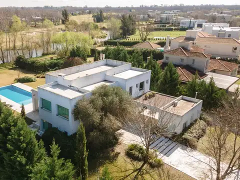 VENTA CASA ESTANCIAS DEL PILAR/BARRIO EL GOLF