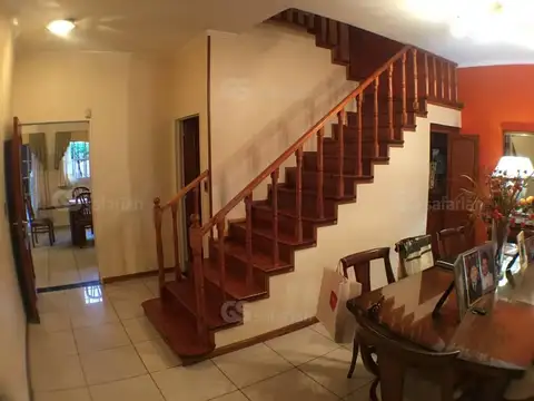 Casa 5 ambientes con 4 baños