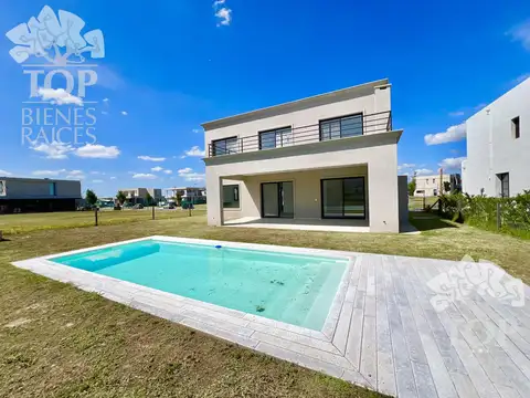 Casa 6 ambientes con 4 baños