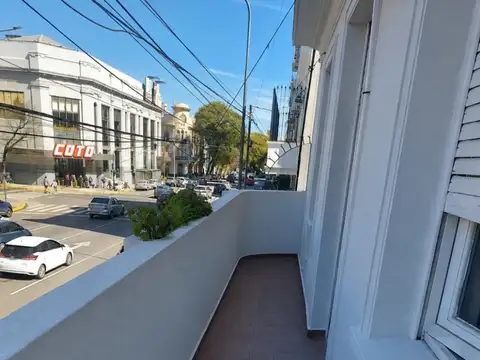   UNICAMENTE USO COMERCIAL   PH DE 4 AMB. AL FRENTE CON BALCÓN - SIN EXPENSAS -  SOBRE AVENIDA GAONA - ZONA PLAZA IRLANDA