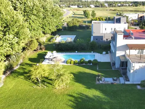 Casa en Venta en El Nacional Club De Campo, USD 250.000