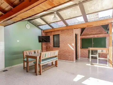 VENTA CASA 7 AMBIENTES VILLA ADELINA
