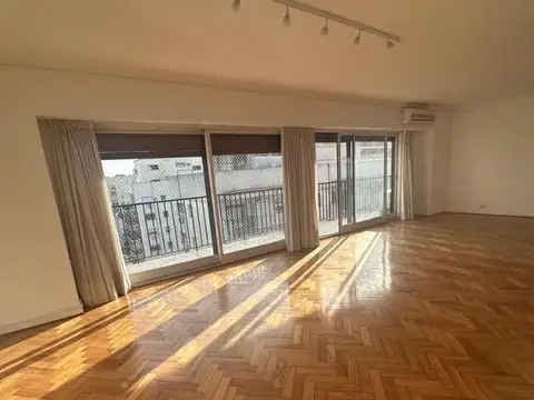 Excelente Departamento  Super Luminosocon Cochera y Baulera