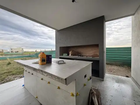 Casa 7 ambientes con 5 baños