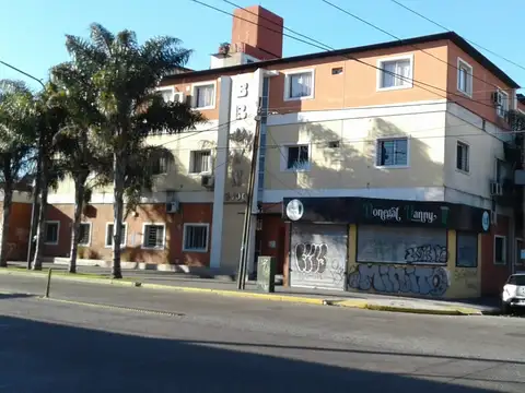 DEPARTAMENTO DE 2 AMBIENTES CON COCHERA