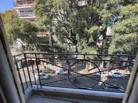 3 ambientes con dependencia con balcón