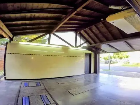 Casa en venta - 3 Dormitorios 4 Baños - San Justo