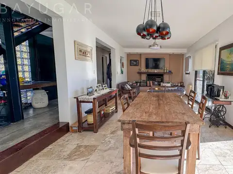 Casa en Venta con 2 cocheras