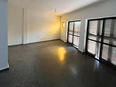 Depto Tipo Casa en Alquiler de 4 ambientes