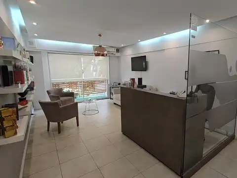 Oficina en alquiler - 4 ambientes - balcon - Impecable.-