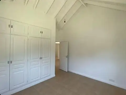 Casa 6 ambientes con 4 baños
