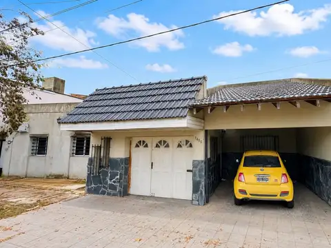 CASA EN VENTA BERISO 3 DORMITORIOS CON COCHERA