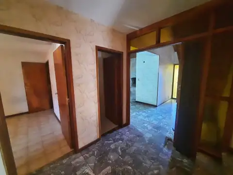 Casa en Venta con 4 cocheras