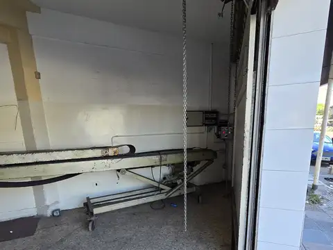 Av. Hipólito Yrigoyen 5200, Piso PB