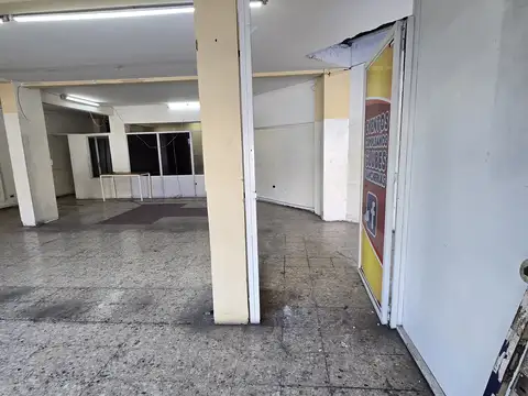Av. Hipólito Yrigoyen 5200, Piso PB