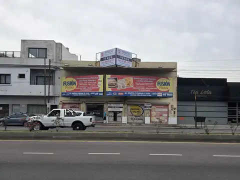 VENTA LOCAL con Depósito, sobre Av. H. Yrigoyen 5240, Lanús Oeste.