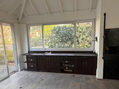 Casa en Alquiler con 3 cocheras