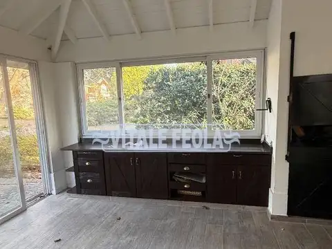 Casa en Alquiler con 3 cocheras