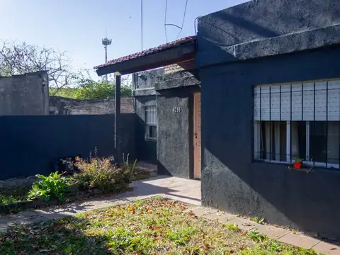 Casa 4 ambientes con 1 baño