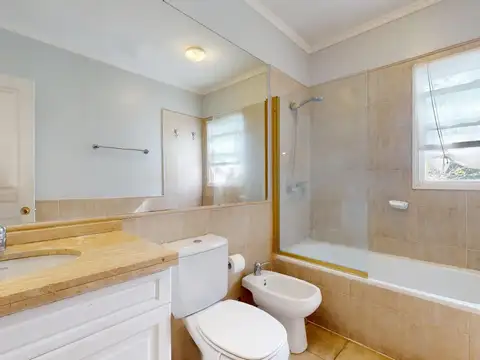 Casa en Venta con 3 cocheras