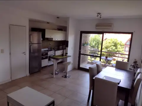 Luminoso 2 ambientes con cochera y baulera en Vicente López - Ubicación privilegiada y máxima conectividad