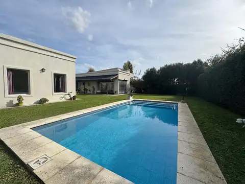 Casa 5 ambientes con 3 baños
