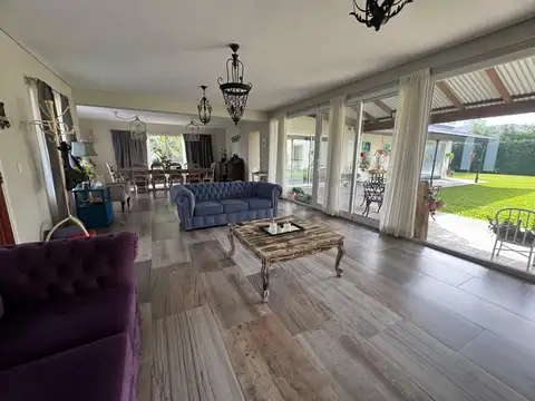 Casa 5 ambientes con 3 baños