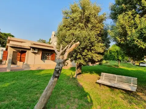 Casa en Venta con 2 cocheras