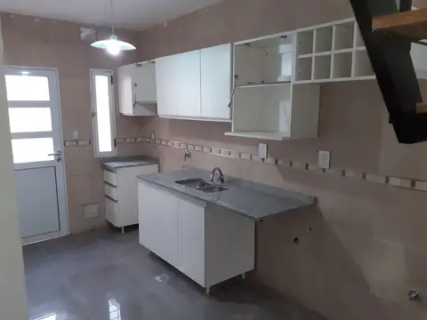 Depto Tipo Casa en Venta con 1 cocheras